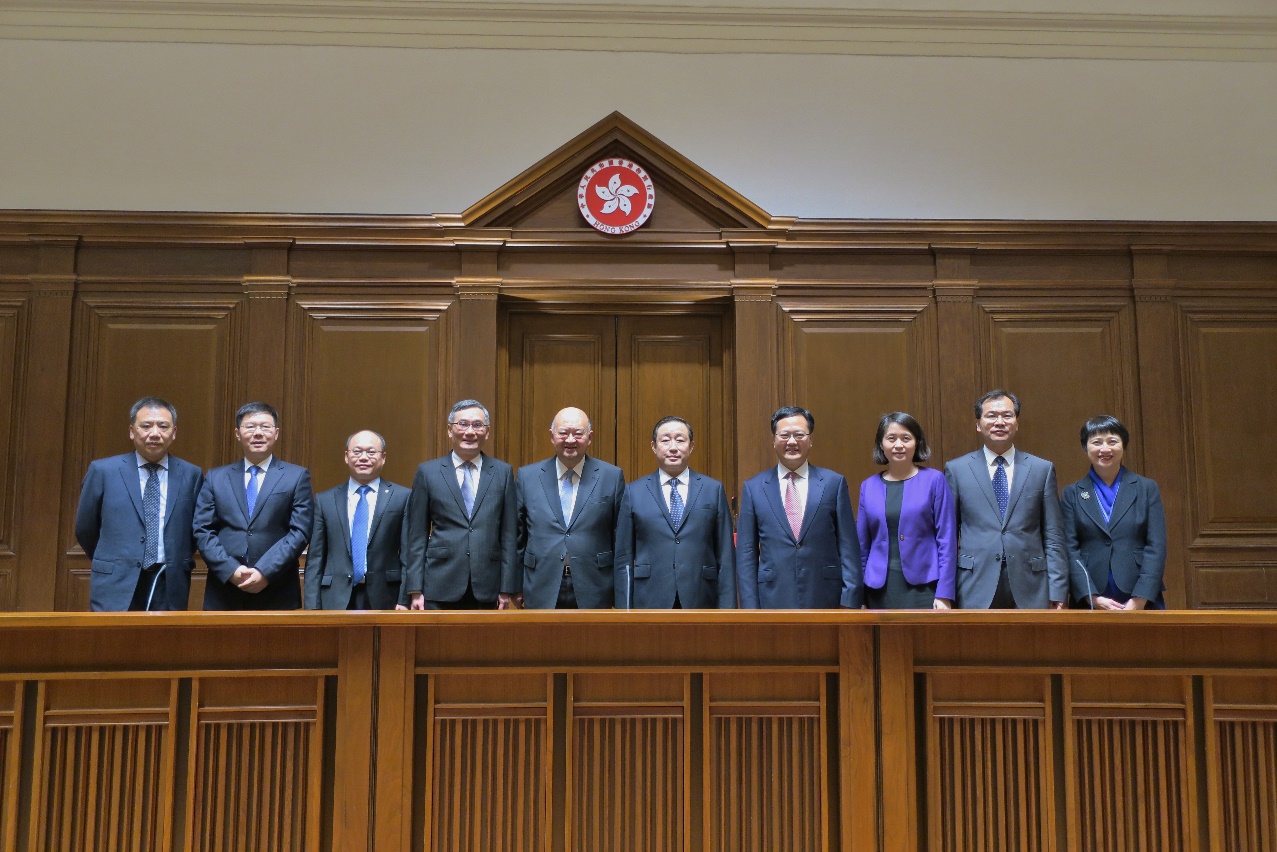 Chief Justice MA, the Hon Mr Justice CHEUNG, Permanent Judge of the Court of Final Appeal and Miss Emma LAU, Judiciary Administrator, meet with a delegation led by Mr FU Zhenghua, Minister of Justice (8 January) 