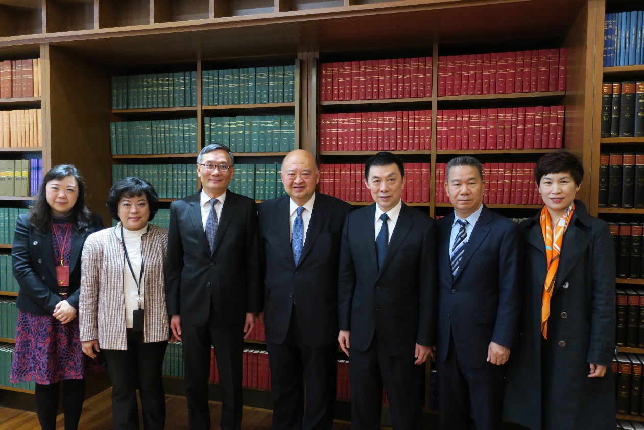 Chief Justice MA, the Hon Mr Justice CHEUNG, Permanent Judge of the Court of Final Appeal, and Mrs Erika HUI, Acting Judiciary Administrator, meet with Mr GONG Jiali, President of the Higher People’s Court of Guangdong Province, and a delegation from the Supreme People’s Court and the Higher People’s Court of Guangdong Province (22 February)