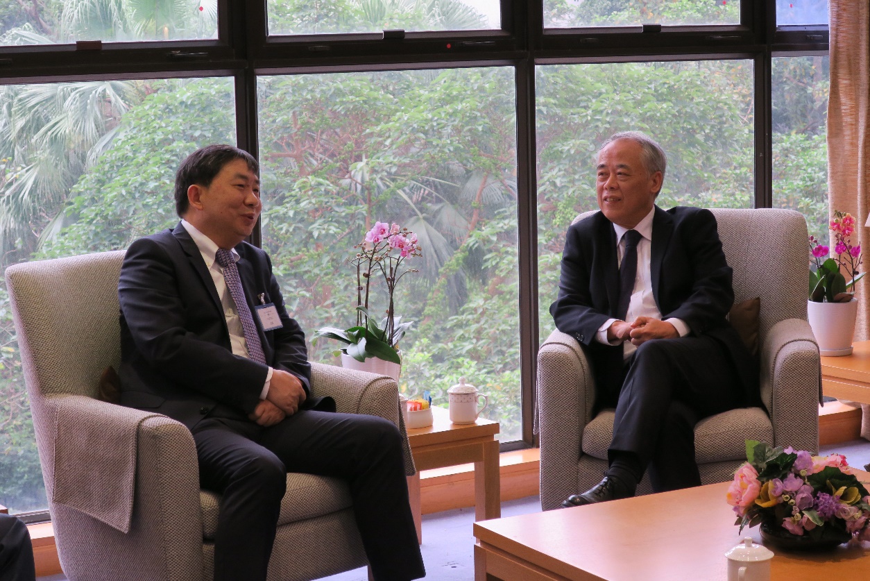 The Hon Mr Justice YEUNG, Acting Chief Judge of the High Court, meets with a six-member delegation led by Mr XIONG Xuanguo, Vice Minister of the Ministry of Justice (27 March)
