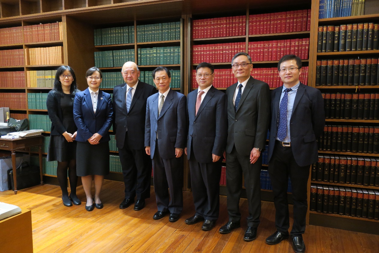 Chief Justice MA and the Hon Mr Justice CHEUNG, Permanent Judge of the Court of Final Appeal, meet with a five-member delegation led by Mr DENG Zhonghua, Deputy Director of the Hong Kong and Macao Affairs Office of the State Council (17 April)