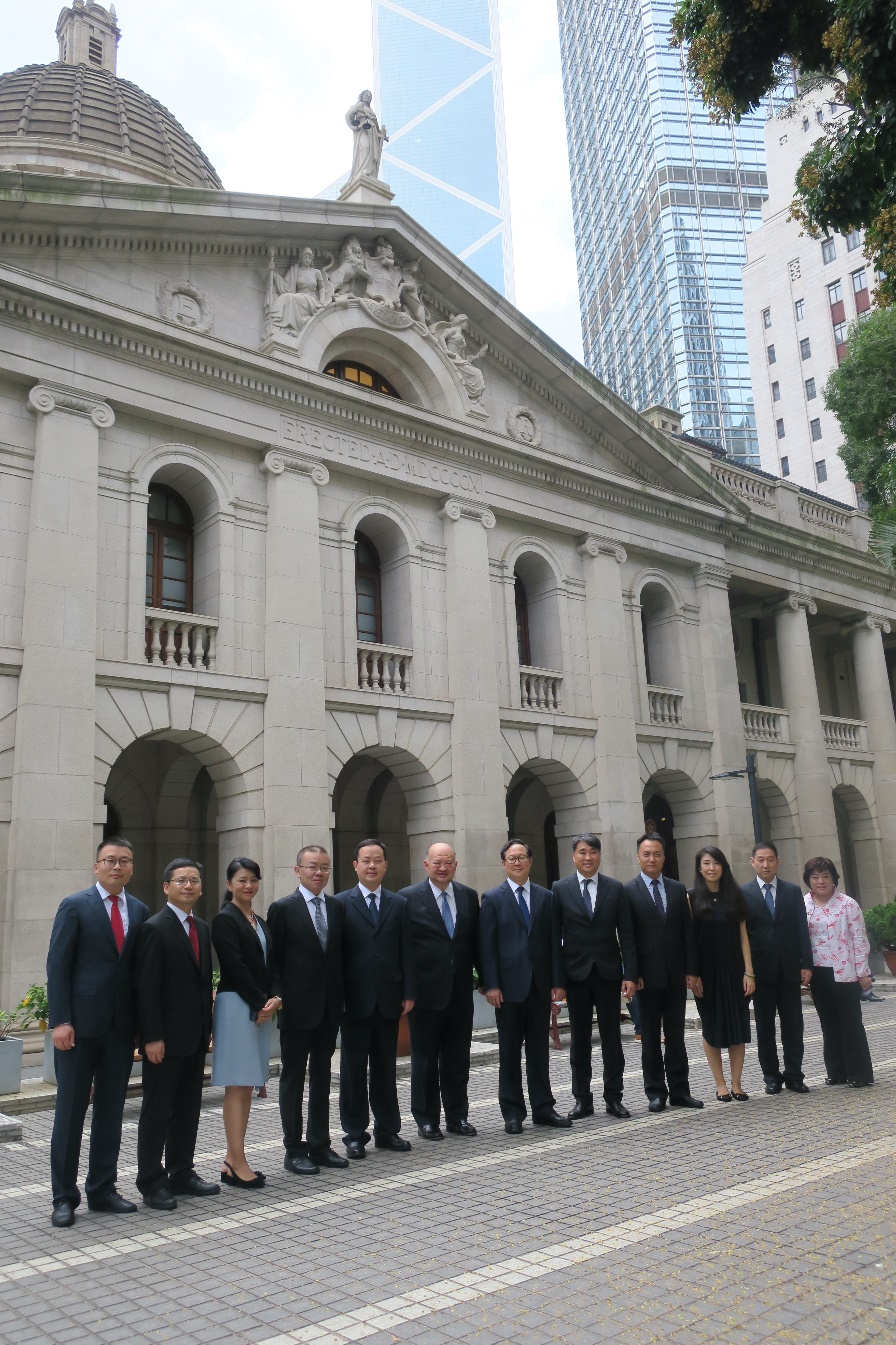Chief Justice MA and the Hon Mr Justice Tony POON, Judge of the Court of First Instance of the High Court, meet with a delegation led by Mr HAN Deyang, President of the Higher People’s Court of Guizhou Province (16 July)