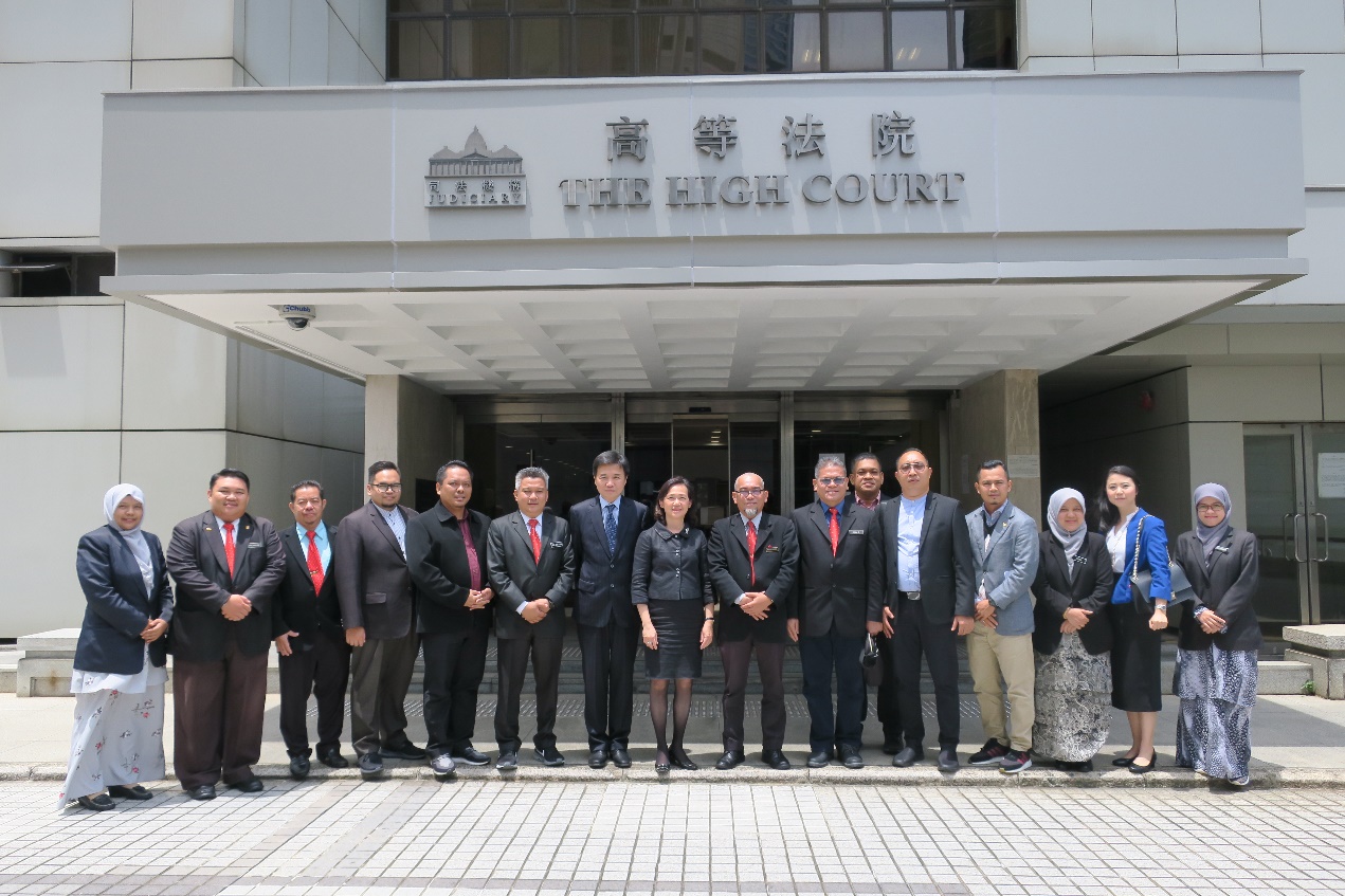 A twelve-member delegation led by Mr. Mohd Nadzri bin ABDUL RAHMAN, the Honourable Chief Justice of the Syariah Court of Malacca, Malaysia, visit the Judiciary (28 August)