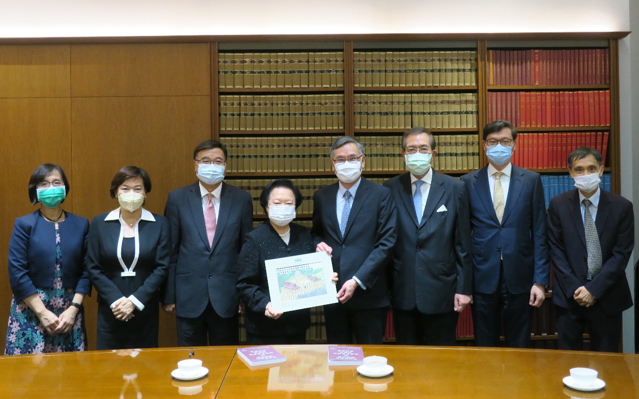 香港特别行政区基本法委员会委员访问司法机构 (九月六日)