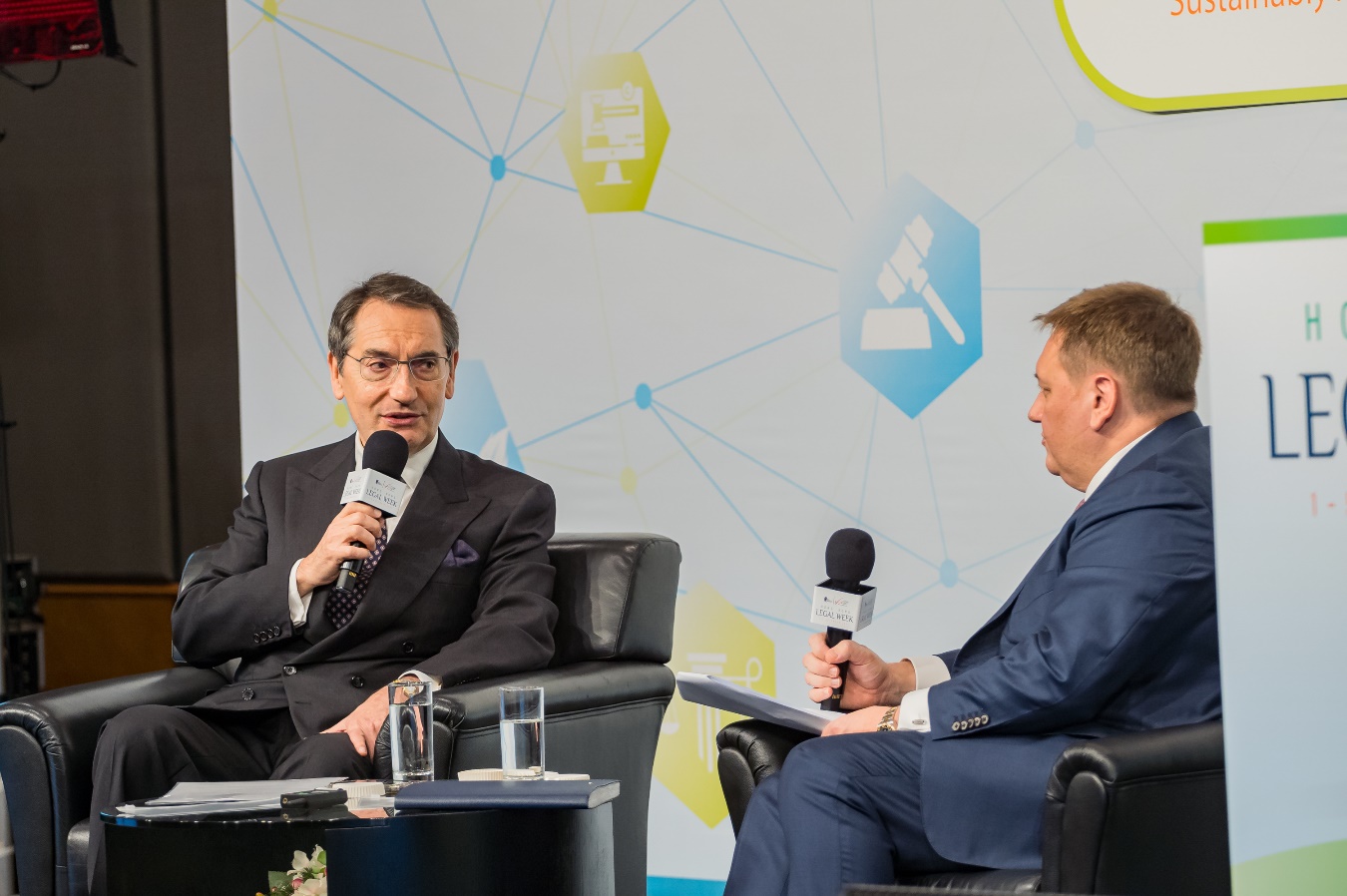 The Hon Mr Justice Jonathan Russell HARRIS (left), Judge of the Court of First Instance of the High Court, joins a panel discussion at the Judicial Conference of the Fourth United Nations Commission on International Trade Law ("UNCITRAL") Asia Pacific Judicial Summit 2021 (1 November)