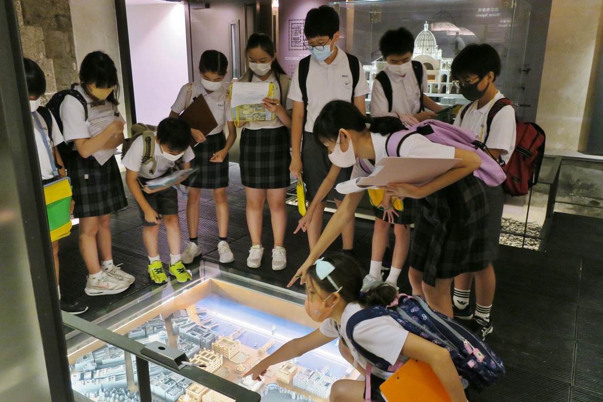 Primary school students joining the school guided visit tour around the Architectural Heritage Gallery in the Court of Final Appeal