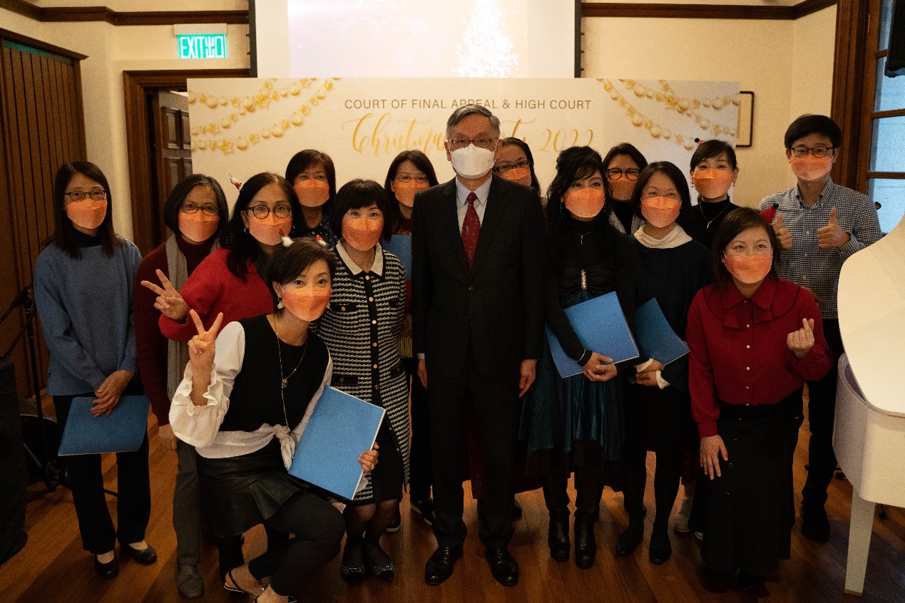 The Hon Chief Justice Andrew CHEUNG takes a picture with staff at the Court of Final Appeal and High Court Christmas Party 2022