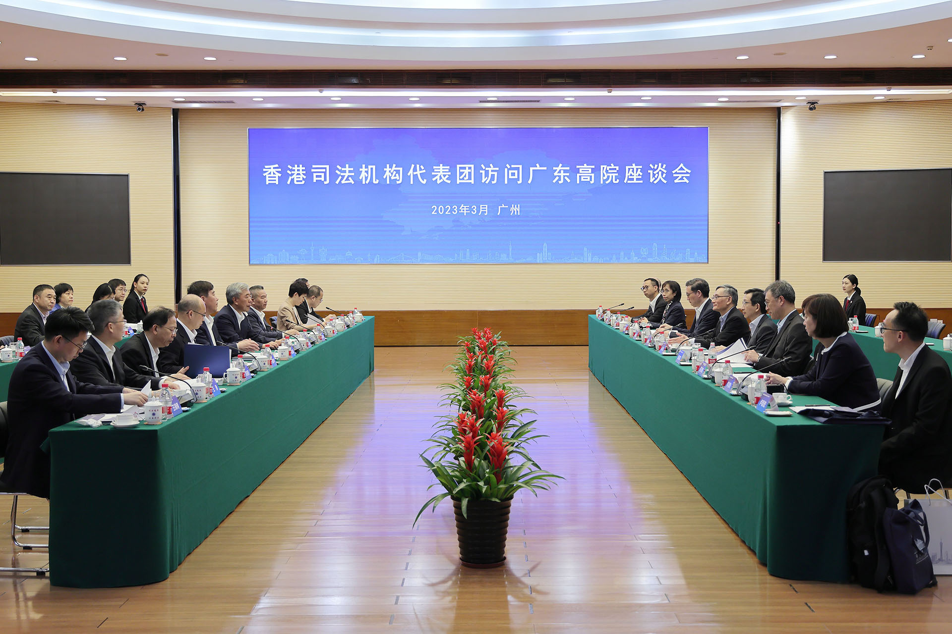 终审法院首席法官张举能率领司法机构代表团访问粤港澳大湾区，出席座谈会，与内地法官及司法人员就法院运作事宜及其他司法议题进行专业交流(三月二十日至二十二日)<br />(相片：最高人民法院)