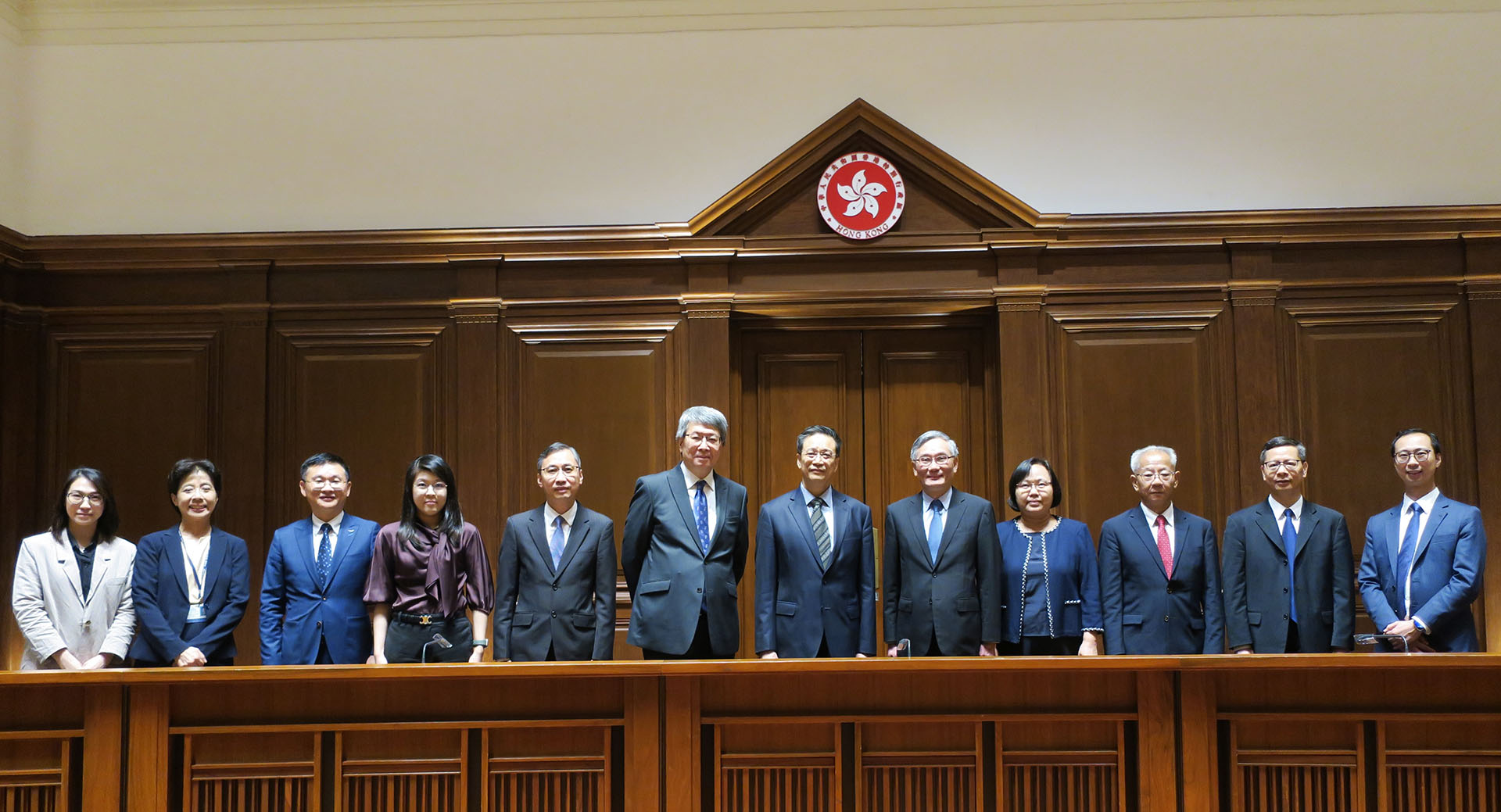 澳门特别行政区检察院检察长叶迅生(右六)率领八人代表团访问司法机构 (九月十五日)