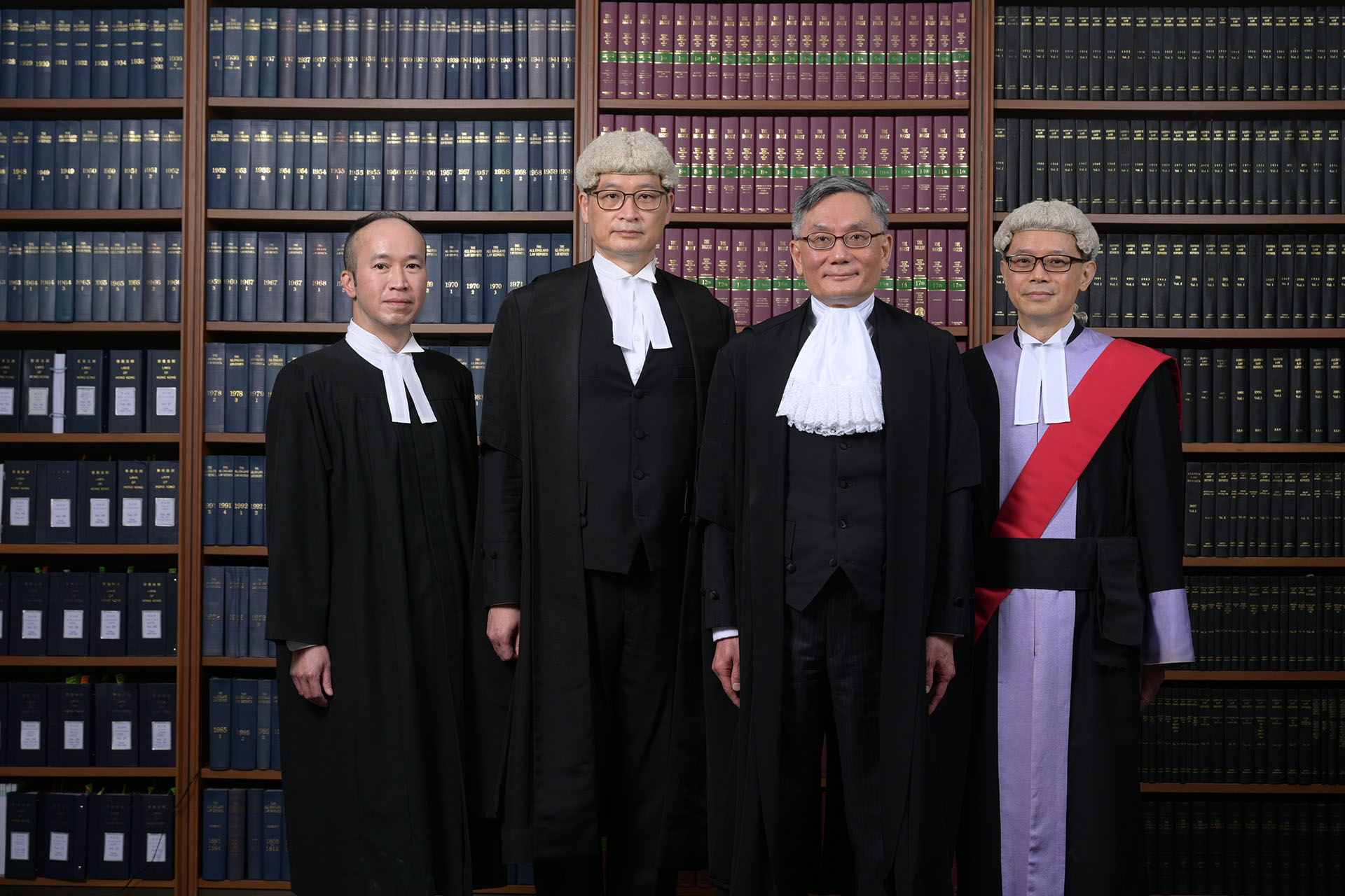 终审法院首席法官张举能(右二)、高等法院首席法官潘兆初(左二)、首席区域法院法官高劲修(右一)及总裁判官苏惠德(左一)