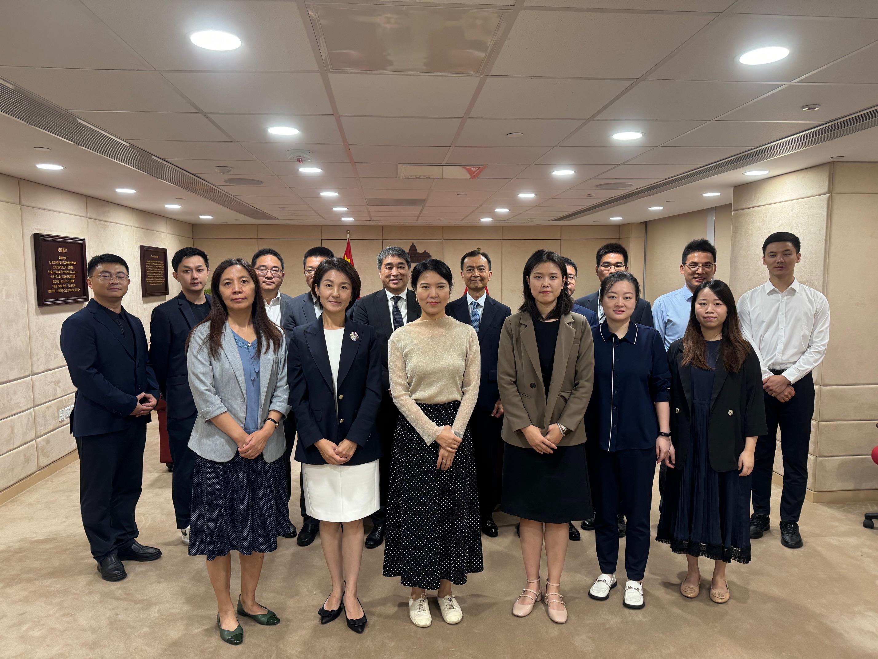 由內地司法廳／局，及中央港澳工作辦公室、國務院港澳事務辦公室組成的14人代表團訪問司法機構(九月十二日)