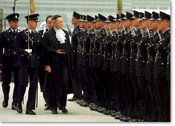The Honourable Chief Justice Mr Andrew Kwok-nang Li, inspecting the Guard of Honour mounted by the Hong Kong Police Force at the Expo Promenade.(75910 bytes)